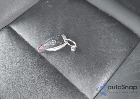 2010 Mercedes-Benz Glk 350 4Matic z USA, uszkodzony, nr VIN WDCGG8HB2AF428899